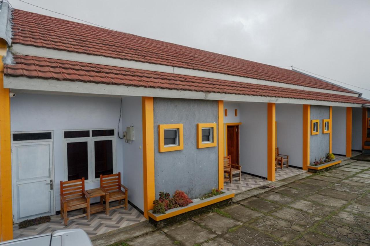 Reddoorz Near Candi Cetho Karanganyar Karanganyar  Екстер'єр фото