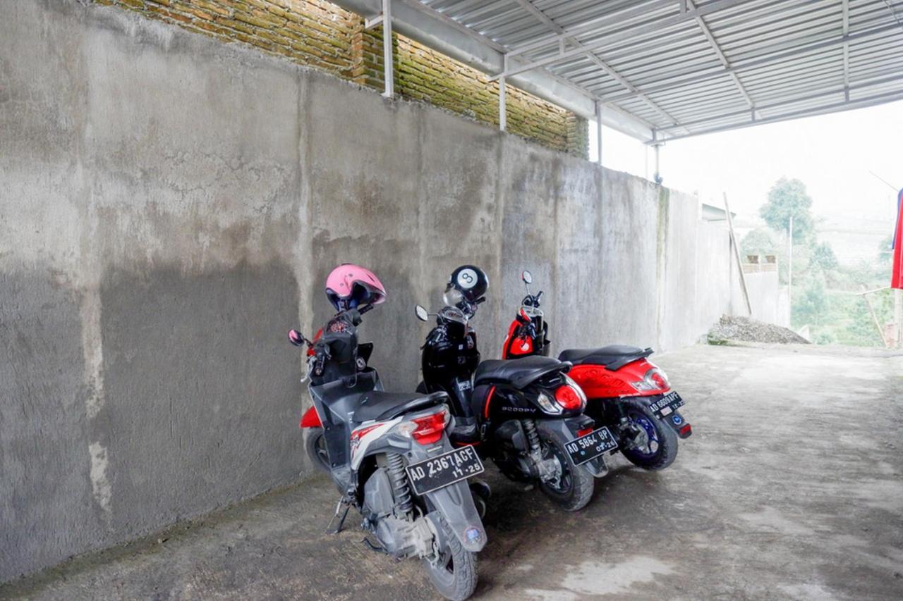 Reddoorz Near Candi Cetho Karanganyar Karanganyar  Екстер'єр фото